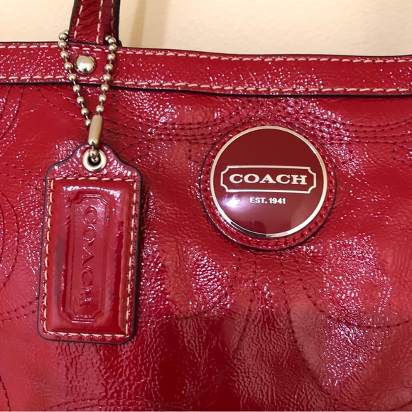 COACH Red Patent Leather Signature Stitch Shoulder Bag Tote + Wristlet Strap EUC - Picture 16 of 16
